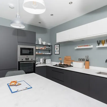 Beautiful & Bright 2bd Flat - Haymarket Daire *