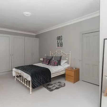 Daire Beautiful & Bright 2bd Flat - Haymarket *