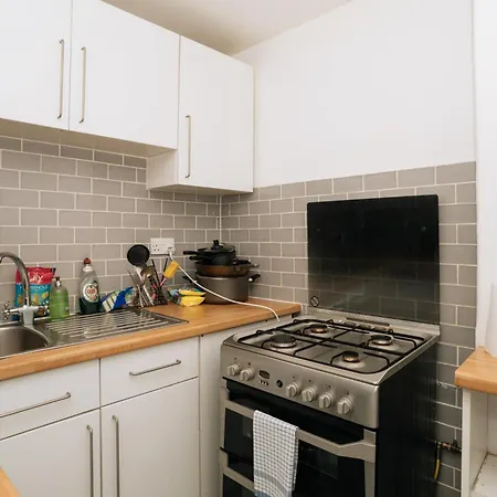 Sleek & Central 2bd Flat - Haymarket Edinburgh