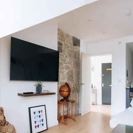 & Modern 2bd Flat - *