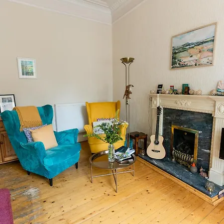 Palm Tree Apartment- Period With Cat Appartamento