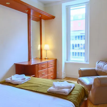Royal Mile, Large 5 Bed Апартаменты Эдинбург