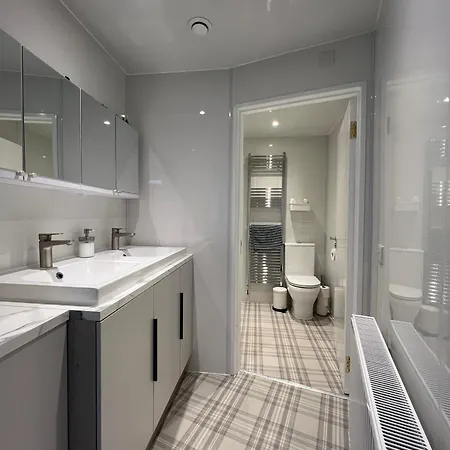 Spacious Boutique Two-bedroom Next To The Castle * 爱丁堡