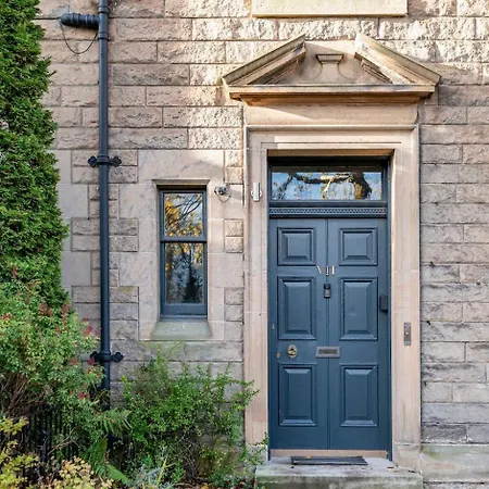 Lady Road Apartman *