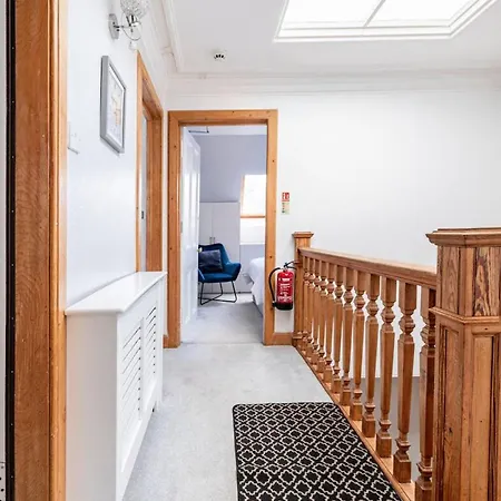 Luxury Victorian 5 Bedroom By Lady Road Lejlighed