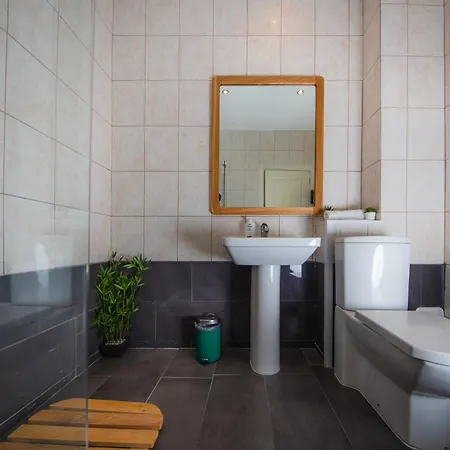 Apartman Colourful Near Carlton Hill *