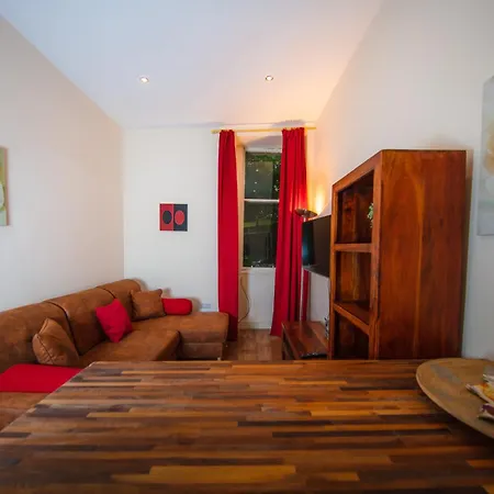 Colourful Near Carlton Hill Apartman *