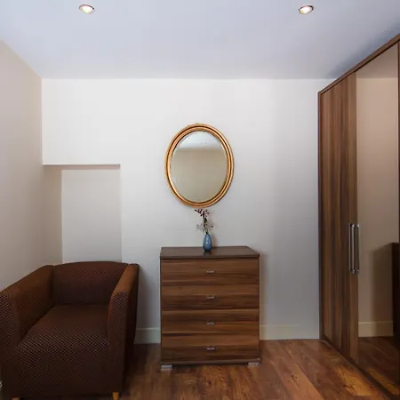 Apartman Colourful Near Carlton Hill