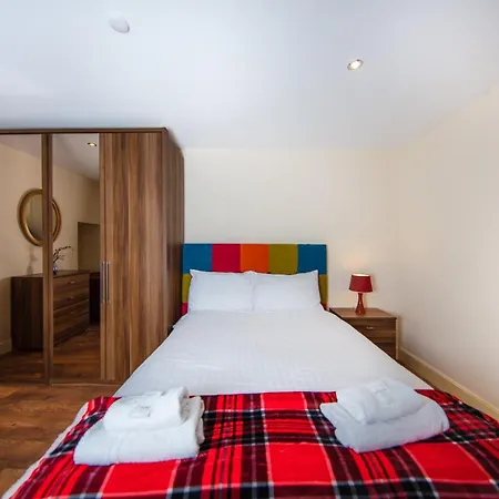 Colourful Near Carlton Hill Apartman *