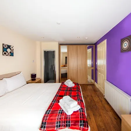 Colourful Near Carlton Hill Apartman *