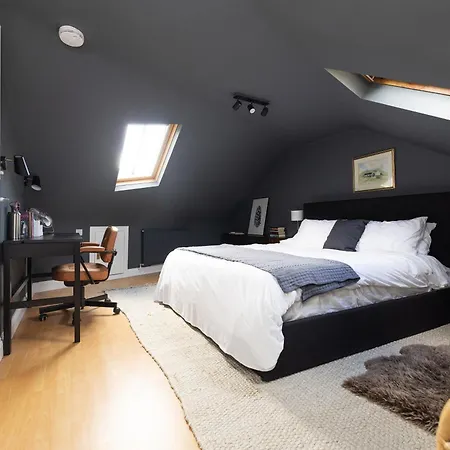Delightful Maisonette Near Castle Edinburgh