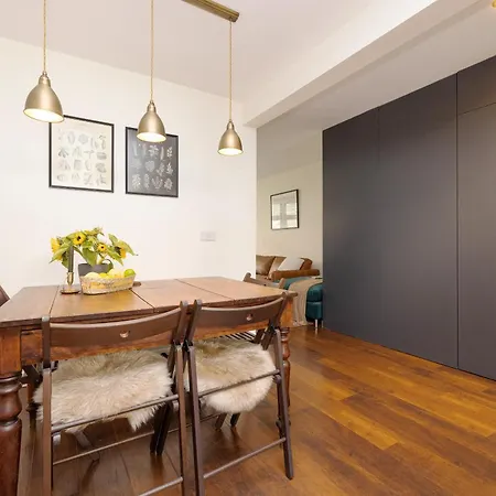Delightful Maisonette Near Castle