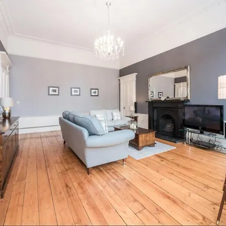 Elegant Flat In Meadows *