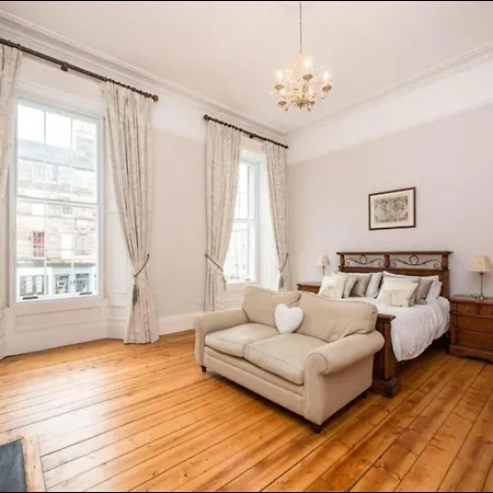 Elegant Flat In Meadows Apartment *