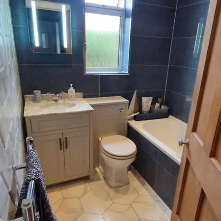 2 Bed House Free Parking Near Murrayfield Stadium *