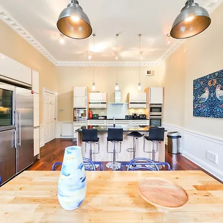 Lejlighed Spacious 2 Bedroom In The Heart Of New Town Edinburgh