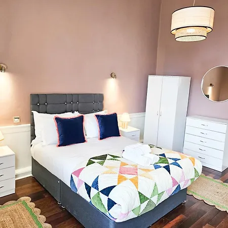Lejlighed Spacious 2 Bedroom In The Heart Of New Town *
