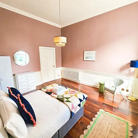 Lejlighed Spacious 2 Bedroom In The Heart Of New Town