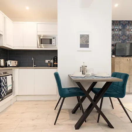 Argyl - Old Town Mews With Parking *