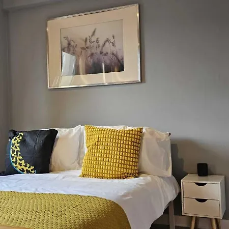 Westfield Near Murrayfield Stadium * Edinburg