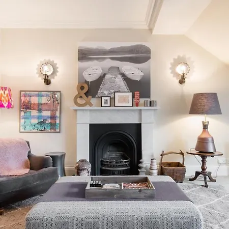 Super - Georgian Double Upper Flat With Castle Views In New Town *