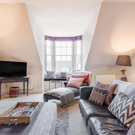 아파트 Super - Georgian Double Upper Flat With Castle Views In New Town *