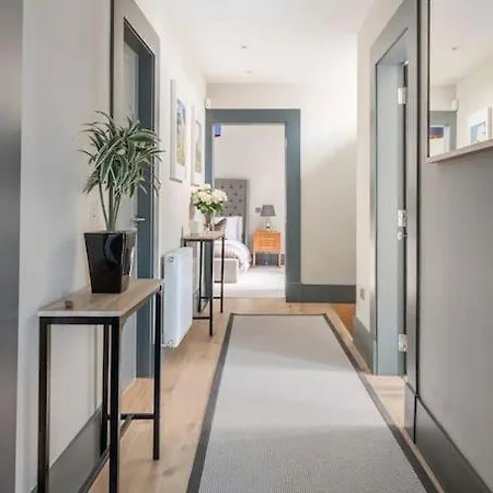 Immaculate 3 Bed With Private Entrance In Inverleith