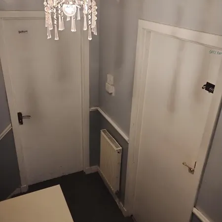 Проживание в семье Silverknowes Silver Sleeps 4 With Private Shower