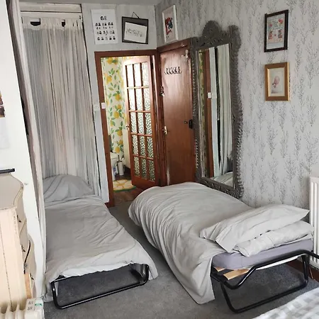 Silverknowes Silver Sleeps 4 With Private Shower Проживание в семье *