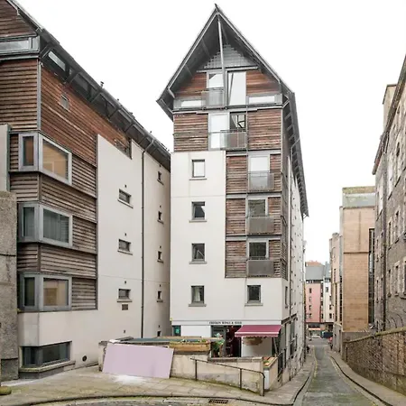 Modern Flat In The Middle Of Old Town EDI