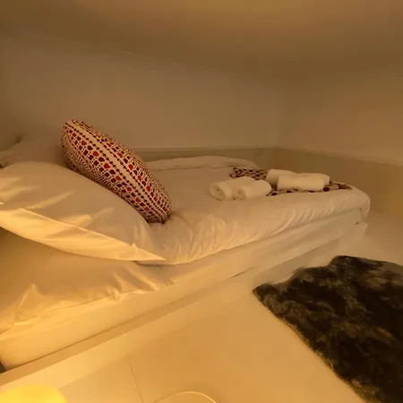 شقة Georgian 4 Bedroom 3 Bathroom New Town