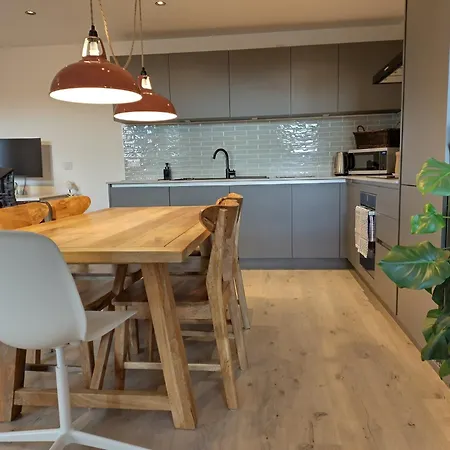 Amazing Water Of Leith View In Leith Apartment