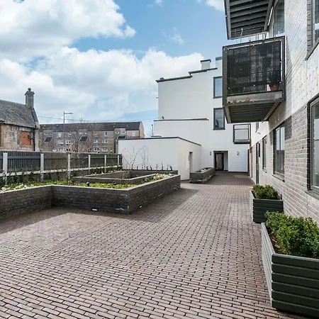 Amazing Water Of Leith View In Leith Apartment