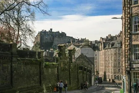 Guestready - Greyfriars Bobby View