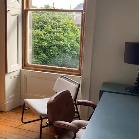 Joivy Inviting 2-bed Flat Close To City Centre Edinburg