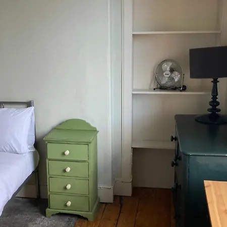 Joivy Inviting 2-bed Flat Close To City Centre Lägenhet *