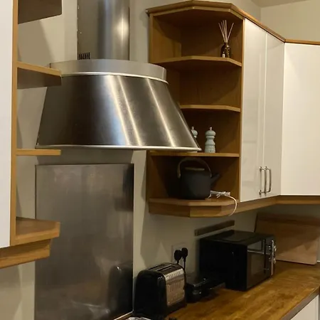Joivy Inviting 2-bed Flat Close To City Centre Lägenhet Edinburg
