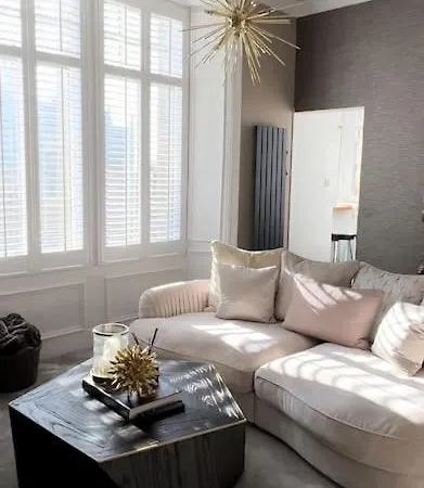 A Luxurious Wee Retreat On The Royal Mile Old Town Appartamento