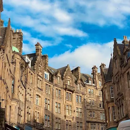 Appartamento A Luxurious Wee Retreat On The Royal Mile Old Town Edimburgo