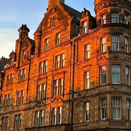 A Luxurious Wee Retreat On The Royal Mile Old Town Edimburgo