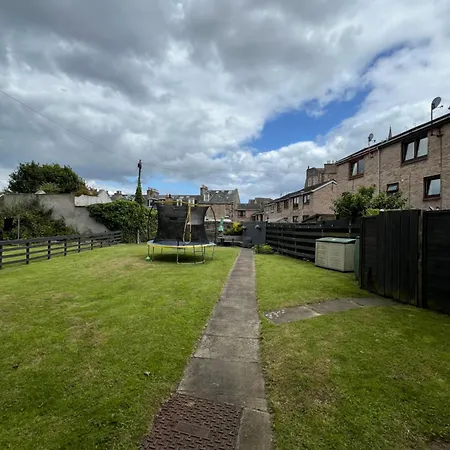 2 Bed Flat In Apartament