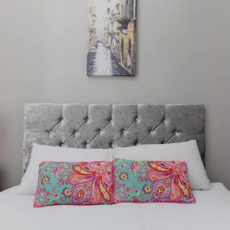 Bright And Homely Near Holyrood - City Centre Edimburgo