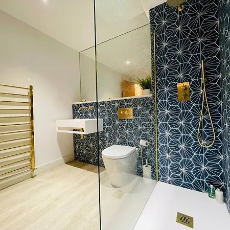 Designer In With Free Parking Apartment Edinburgh