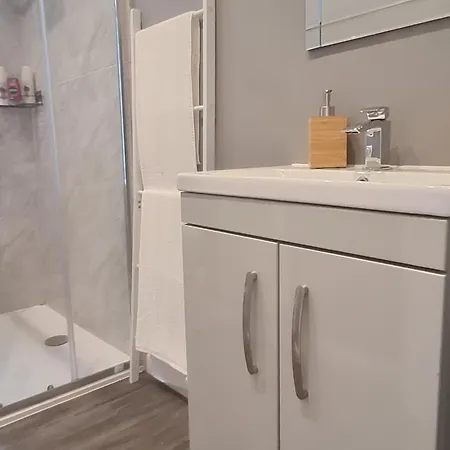 Ferienhaus Modern 3 Bed With Free Parking *