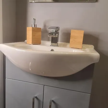 Modern 3 Bed With Free Parking Ferienhaus *