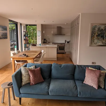 Beautiful Double Great Location Homeshare *