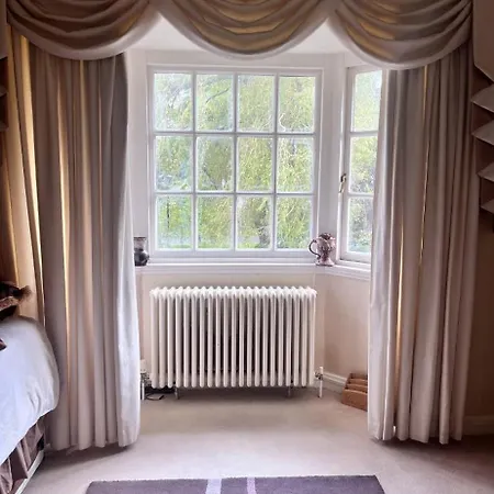 Private Bedroom In Detached In Newington * Edinburgh