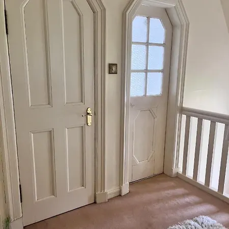 Private Bedroom In Detached In Newington Ubytování v soukromí *