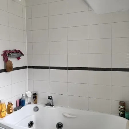 Private Bedroom In Detached In Newington * Edinburgh