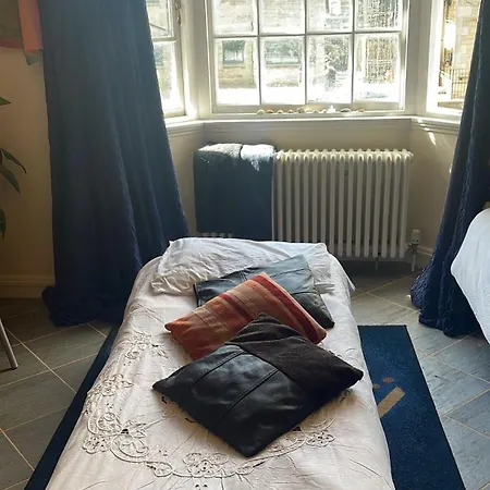 Private Bedroom In Detached In Newington Ubytování v soukromí *